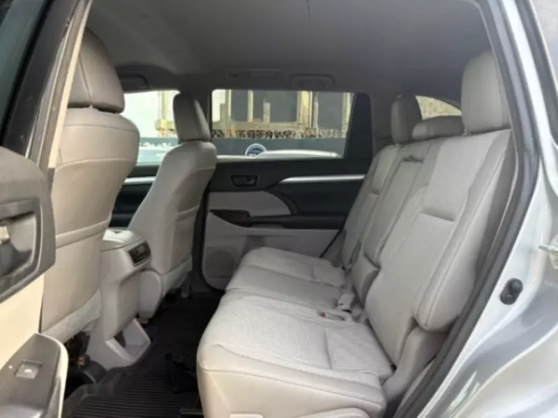 Toyota Highlander   - 2017