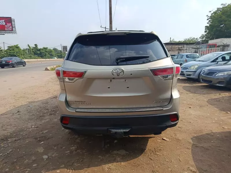 TOYOTA Highlander   - 2016
