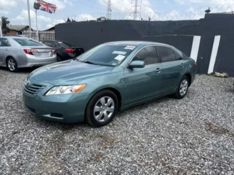 Toyota Camry   - 2009