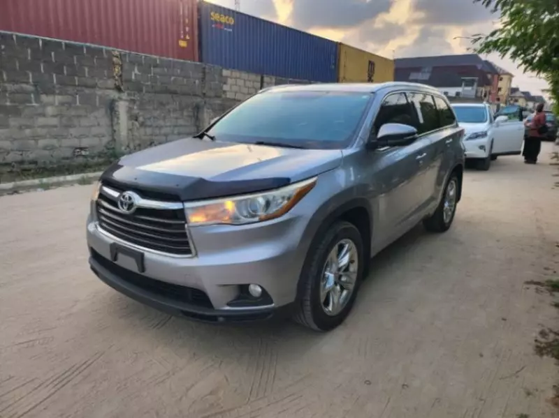 Toyota Highlander   - 2014