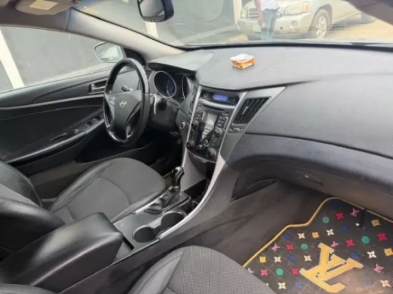 Hyundai Sonata   - 2011