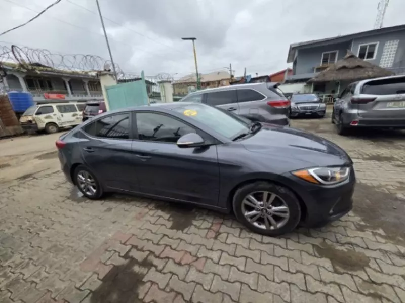 Hyundai Elantra   - 2018