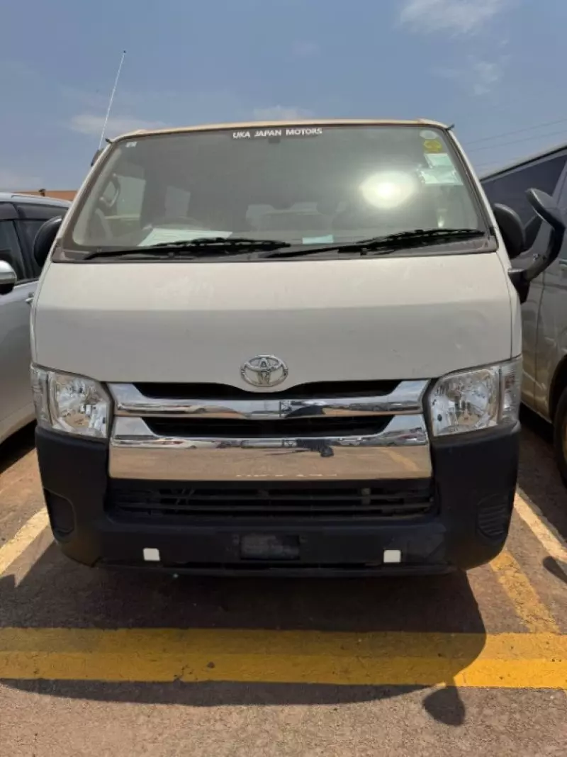 TOYOTA Hiace - 2013