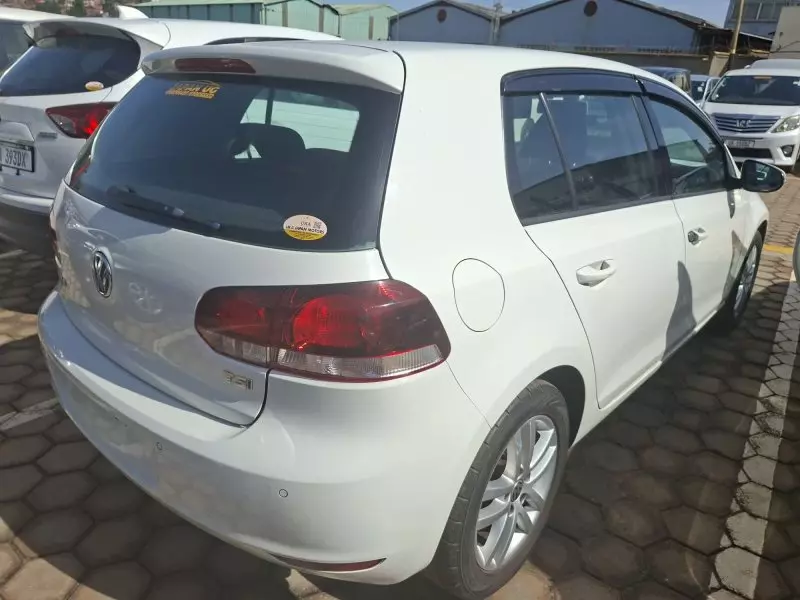 Volkswagen Golf   - 2012