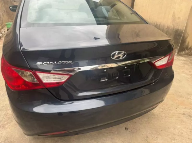 Hyundai Sonata   - 2011