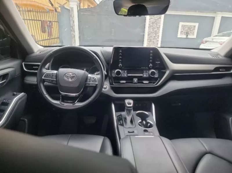 Toyota Highlander   - 2021