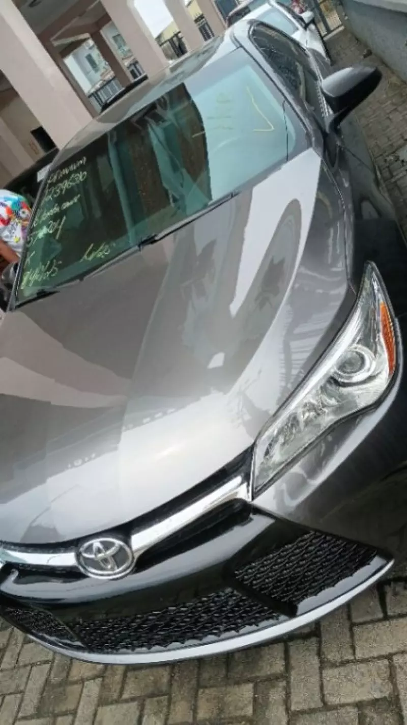 Toyota Camry   - 2016