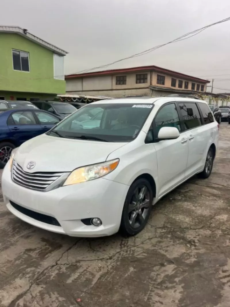 Toyota Sienna   - 2012