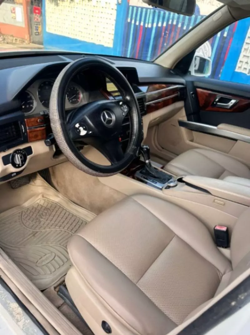 Mercedes-Benz GLK 350   - 2010