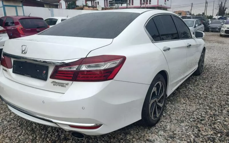Honda Accord   - 2018