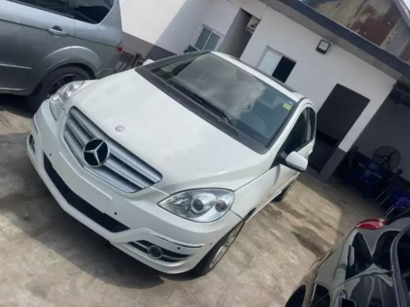 Mercedes-Benz B 200   - 2010