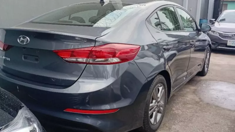 Hyundai Elantra   - 2018