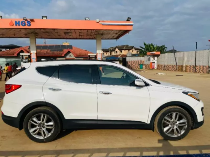 Hyundai Santa Fe   - 2013