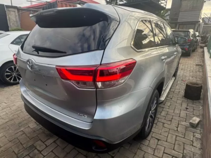 TOYOTA Highlander   - 2019