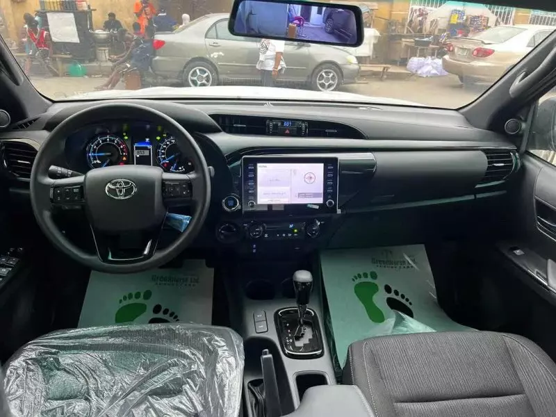 Toyota Hilux   - 2025