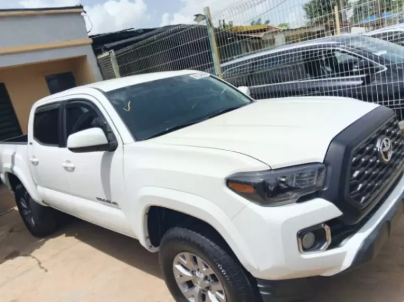 Toyota Tacoma   - 2017