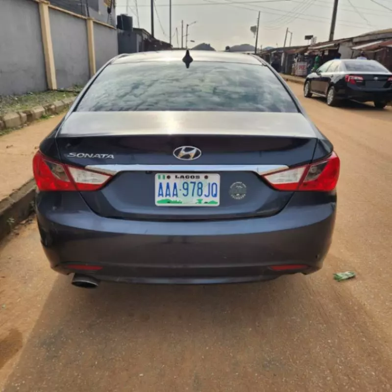 Hyundai Sonata   - 2011