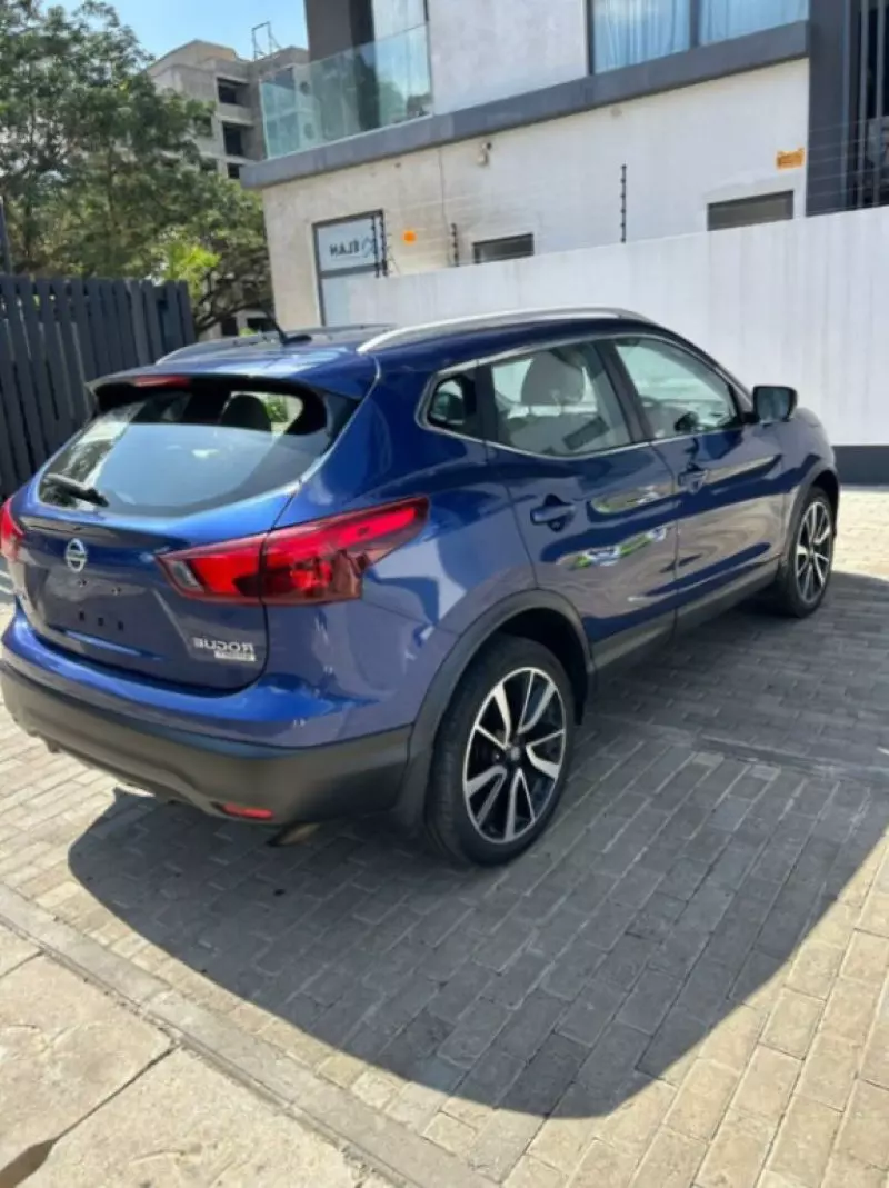 Nissan Rogue   - 2022