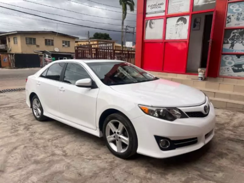 Toyota Camry   - 2012