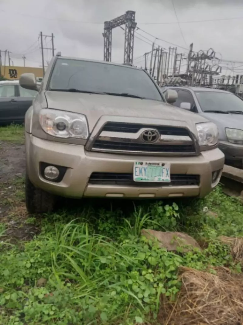 Toyota Corolla   - 2005