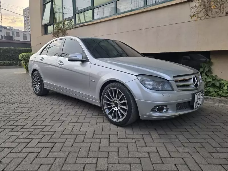 Mercedes-Benz C200   - 2010