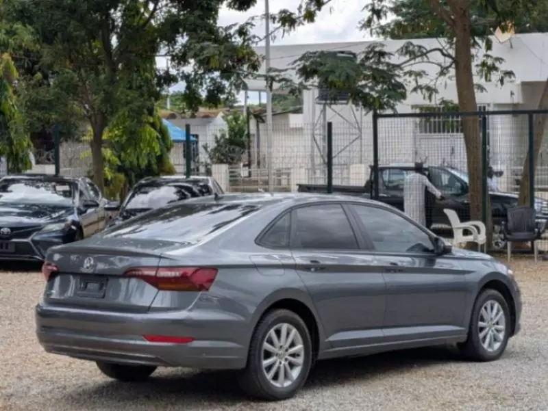 Volkswagen Jetta   - 2019