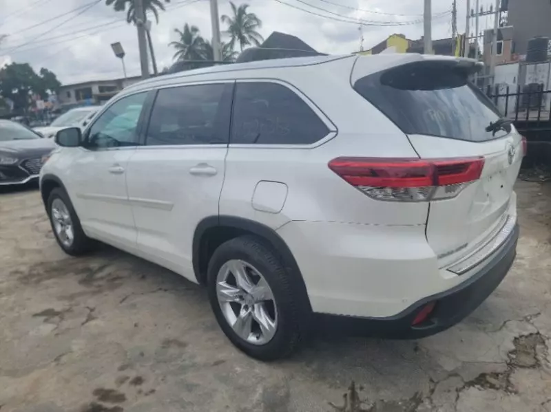 TOYOTA Highlander   - 2015