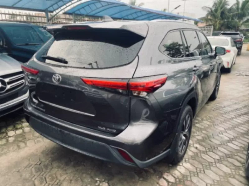 Toyota Highlander   - 2020