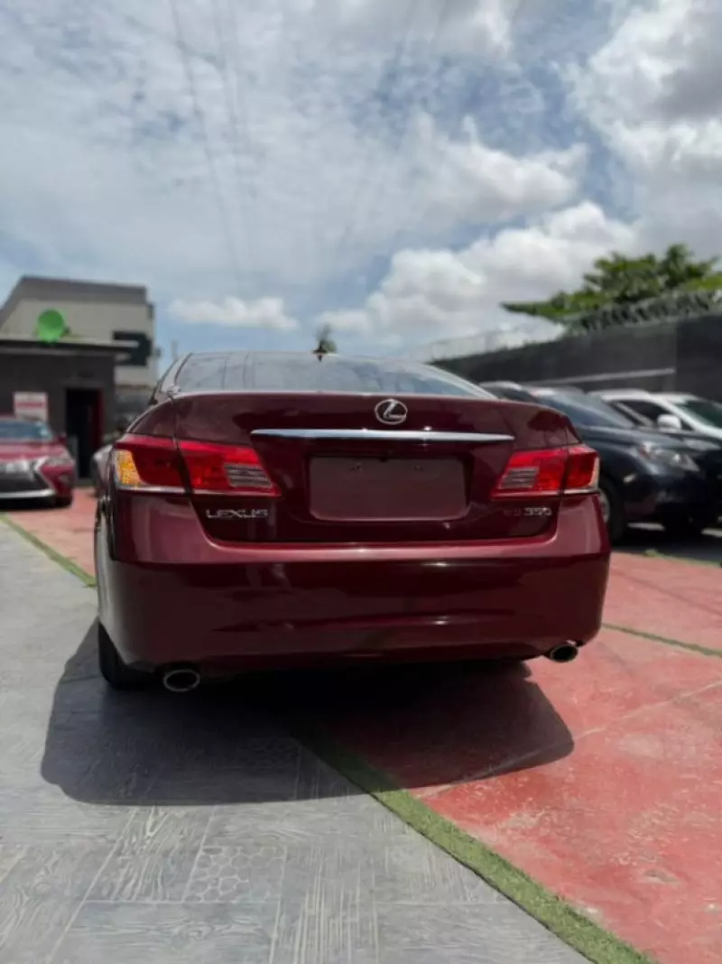 Lexus ES   - 2010