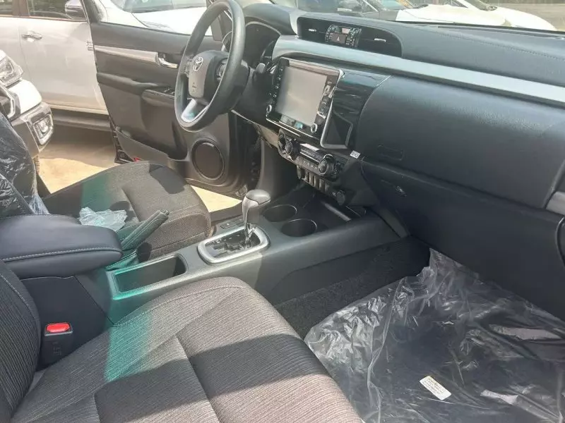 TOYOTA Hilux   - 2026