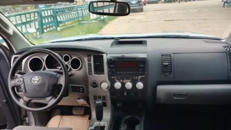Toyota Tundra   - 2013