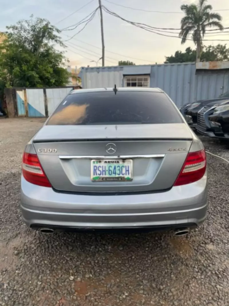 Mercedes-Benz C-Class   - 2010
