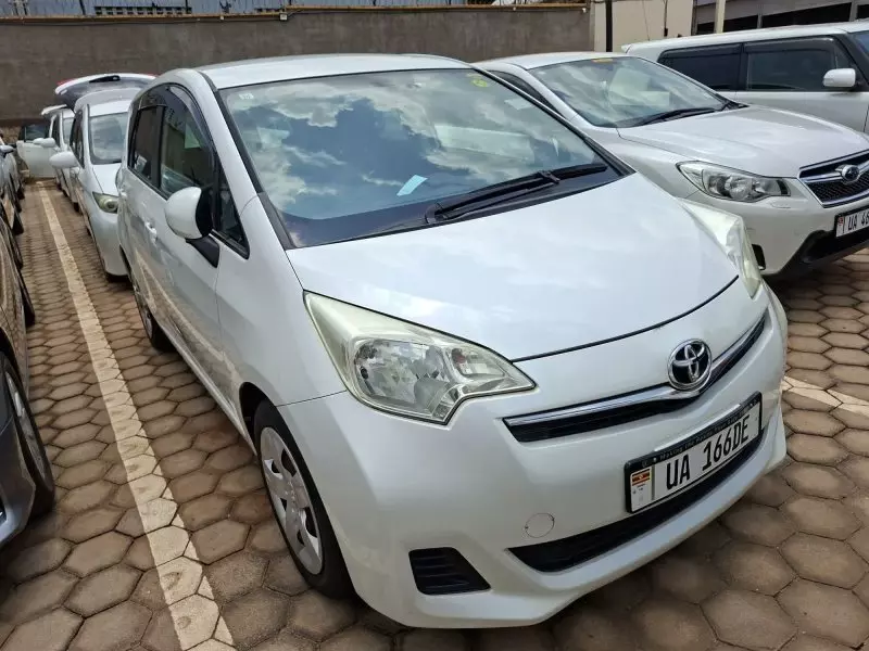 Toyota Ractis   - 2012