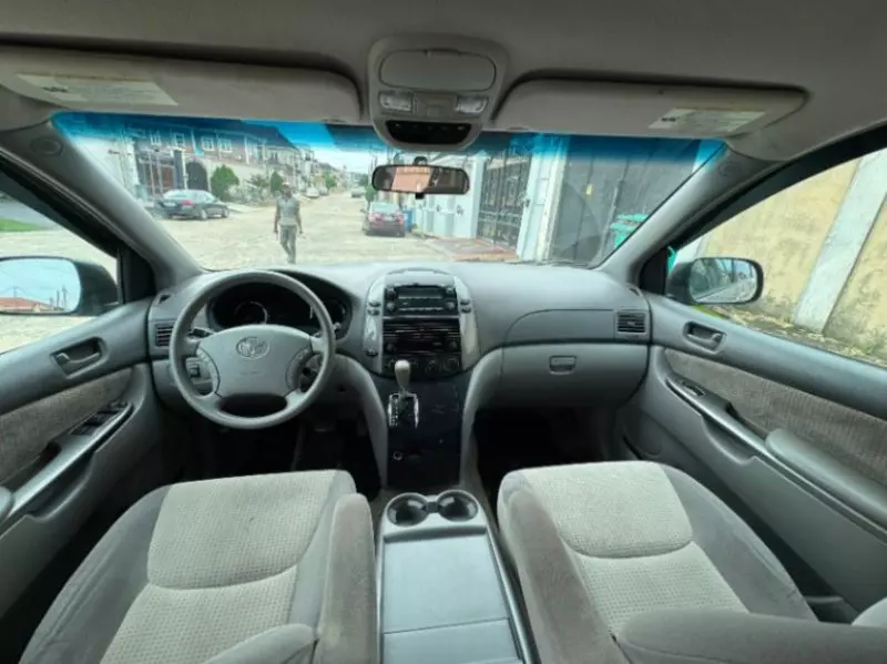 TOYOTA Sienna   - 2009