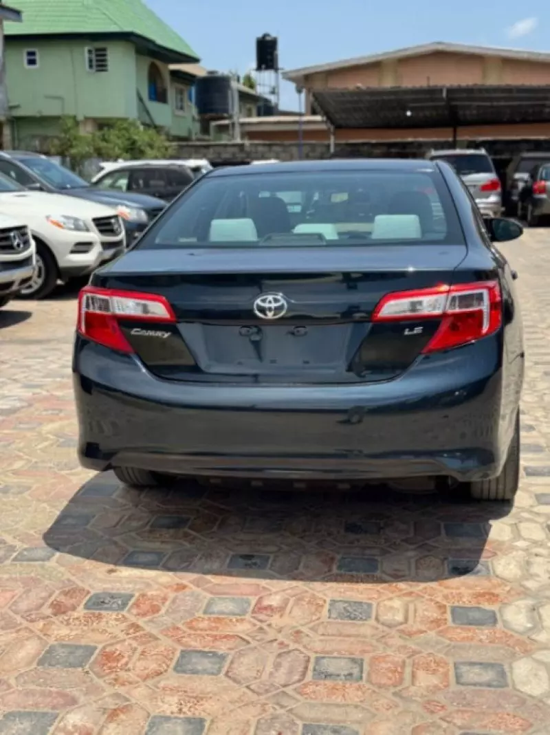Toyota Camry   - 2013
