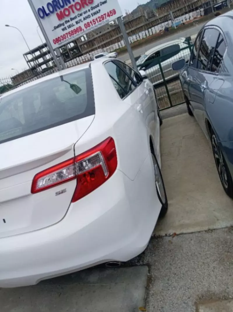 Toyota Camry - 2012
