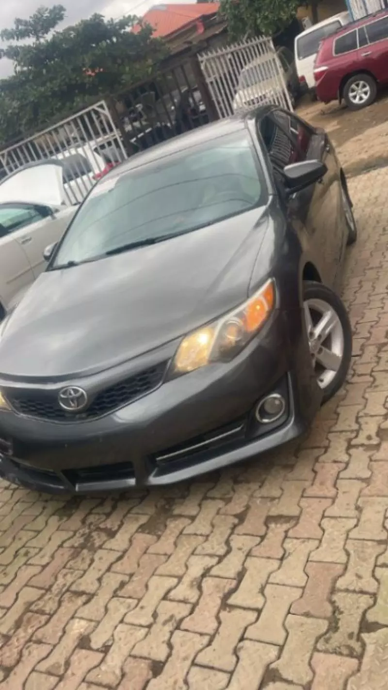 TOYOTA Camry - 2014