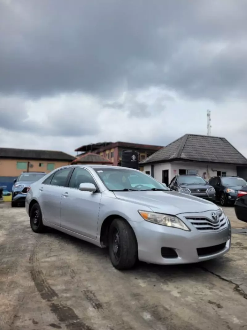 TOYOTA Camry   - 2010