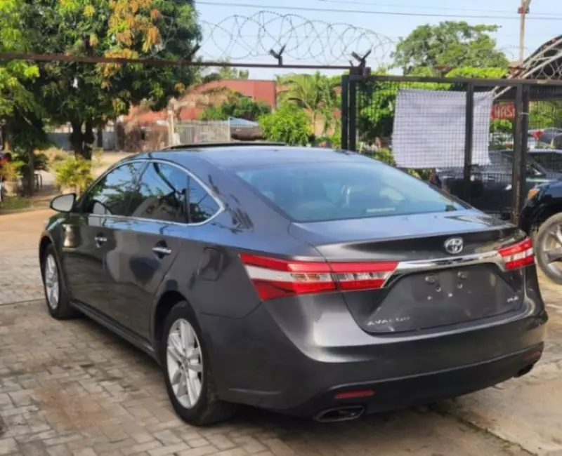 Toyota Avalon   - 2013