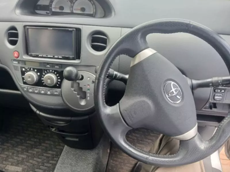 TOYOTA Rumion   - 2012