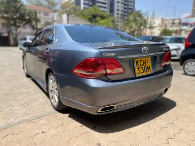 Toyota Crown   - 2009