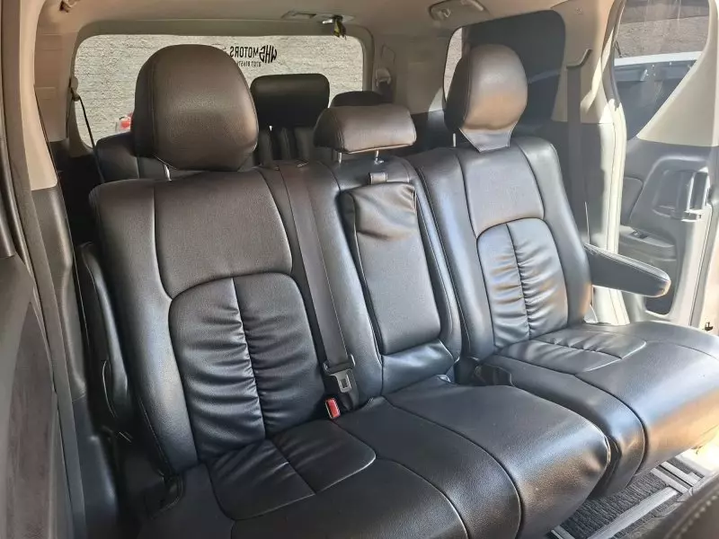 Toyota Vellfire    - 2010