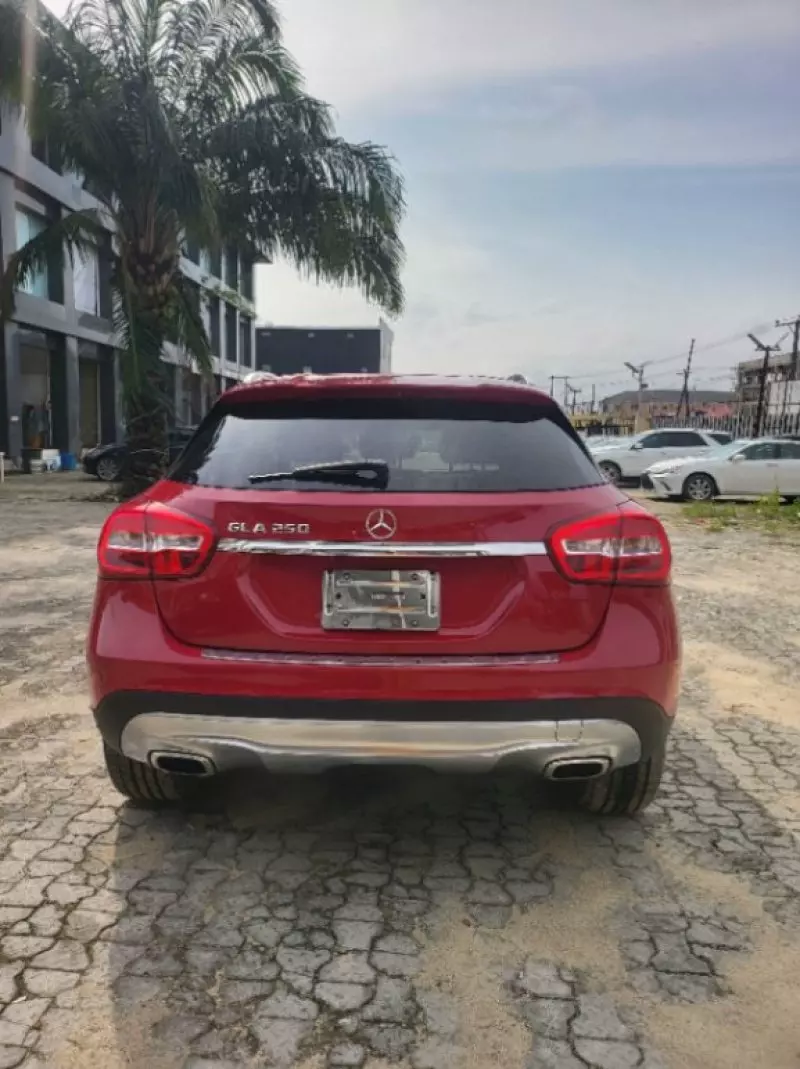Mercedes-Benz GLA-Class   - 2015