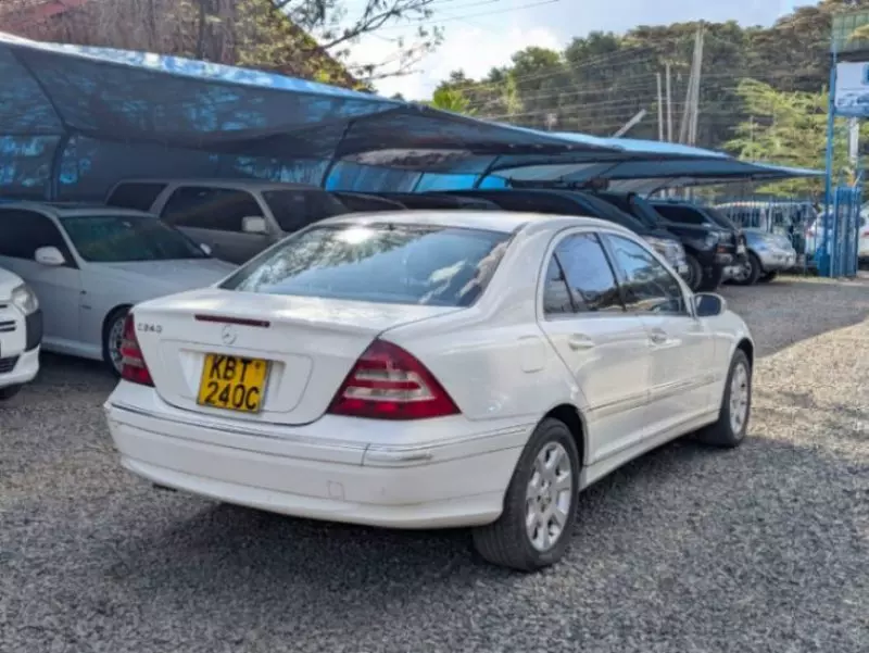 Mercedes-Benz 240 - 2005
