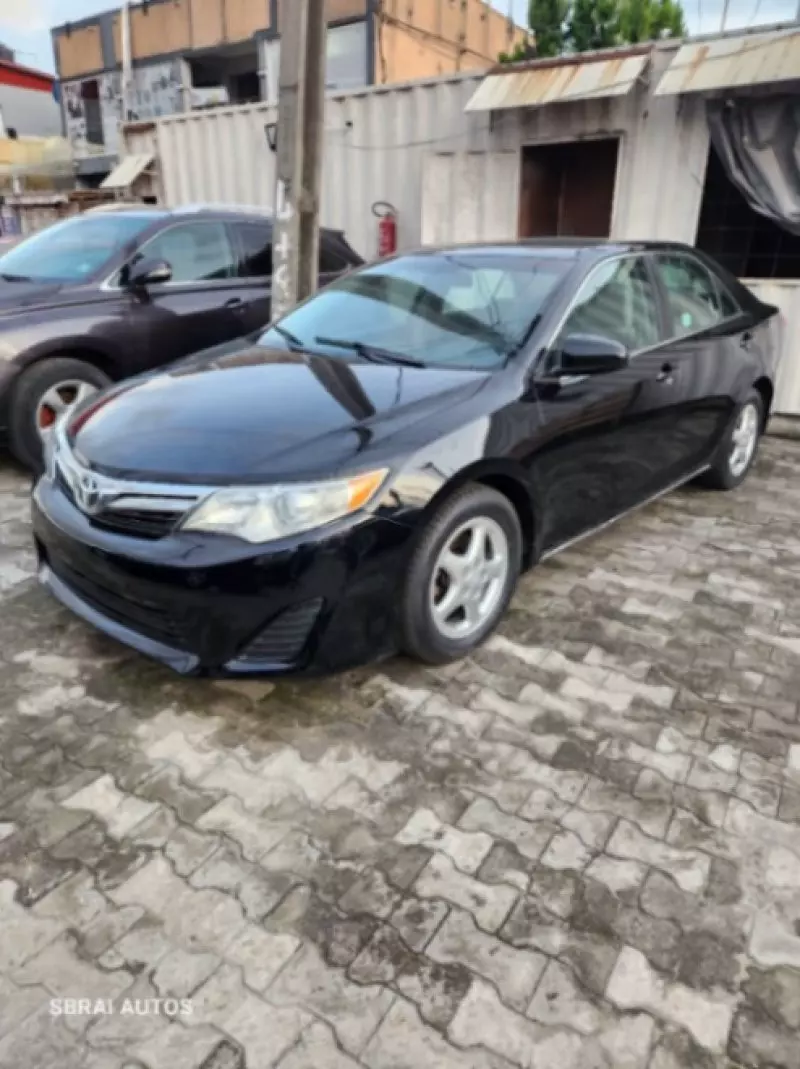 Toyota Camry   - 2014