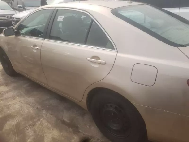Toyota Camry   - 2010