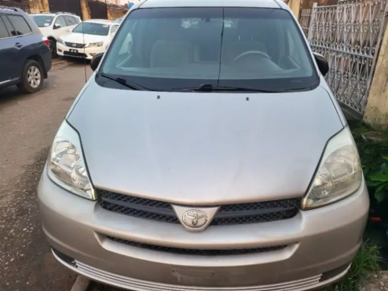 Toyota Sienna   - 2005
