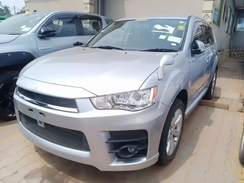 Mitsubishi OUTLANDER   - 2014
