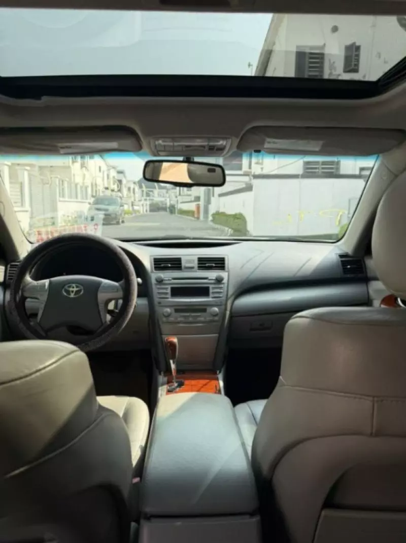 Toyota Camry   - 2011