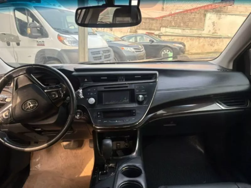 Toyota Avalon   - 2013